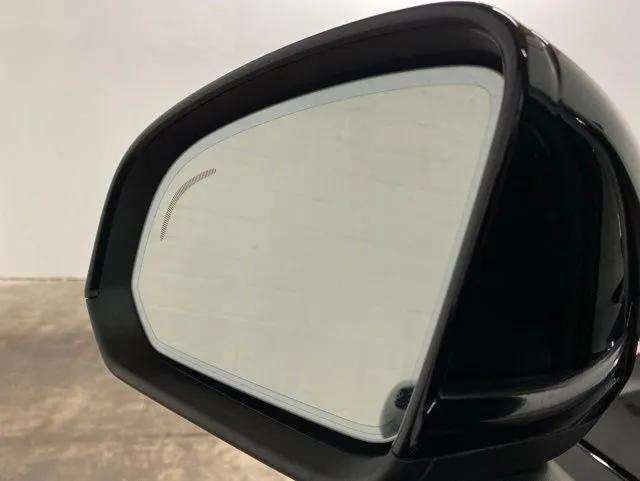 Used 2025 Volvo XC40 B5 Plus AWD/4WD image 91