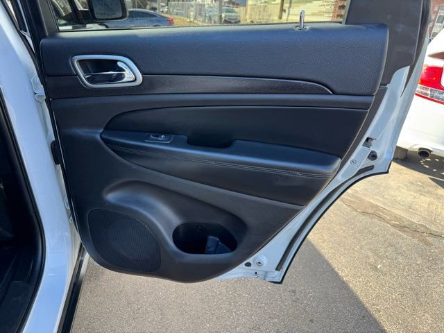 Used 2018 Jeep Grand Cherokee Laredo image 31