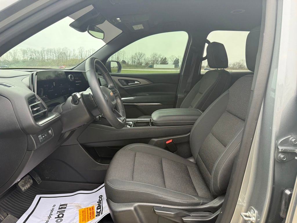 Used 2024 Chevrolet Traverse LS image 28