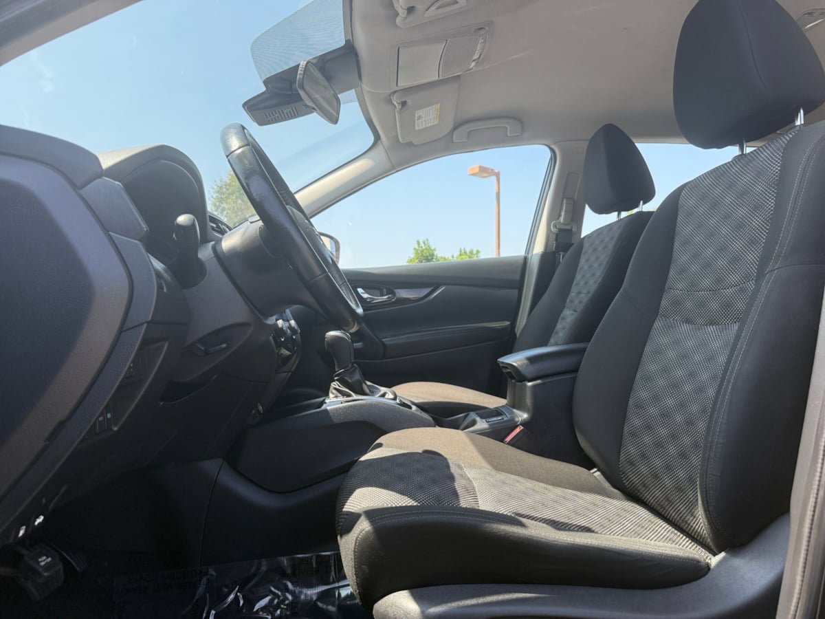 Used 2022 Nissan Rogue Sport SV image 16