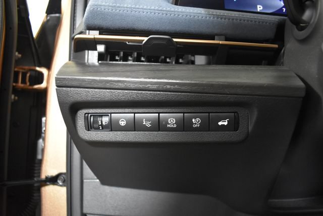 Used 2024 Nissan Ariya AWD image 14
