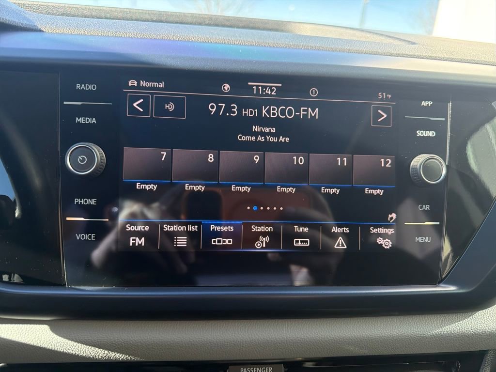 Certified 2022 Volkswagen Taos SE w/ Panoramic Sunroof Package image 21