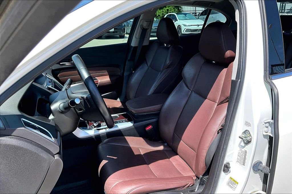 Used 2017 Acura TLX w/ Technology Package FWD image 30