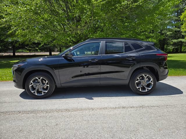 New 2026 Chevrolet Trax LT w/ Driver Confidence Package FWD image 2