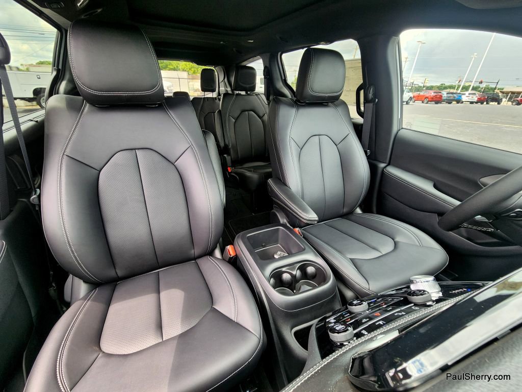 New 2026 Chrysler Pacifica Select image 36