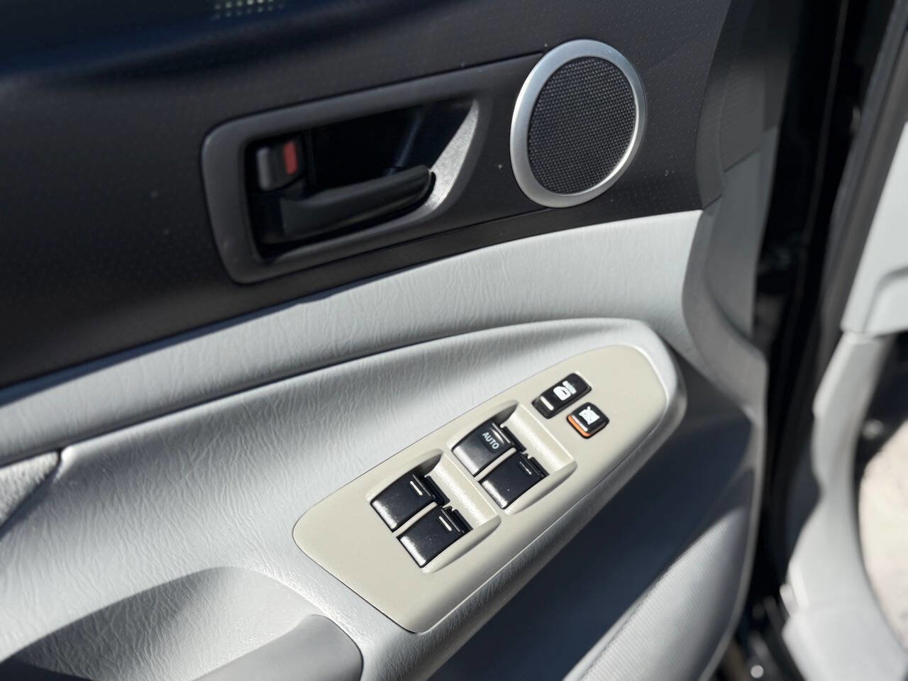 Used 2008 Toyota Tacoma PreRunner image 5