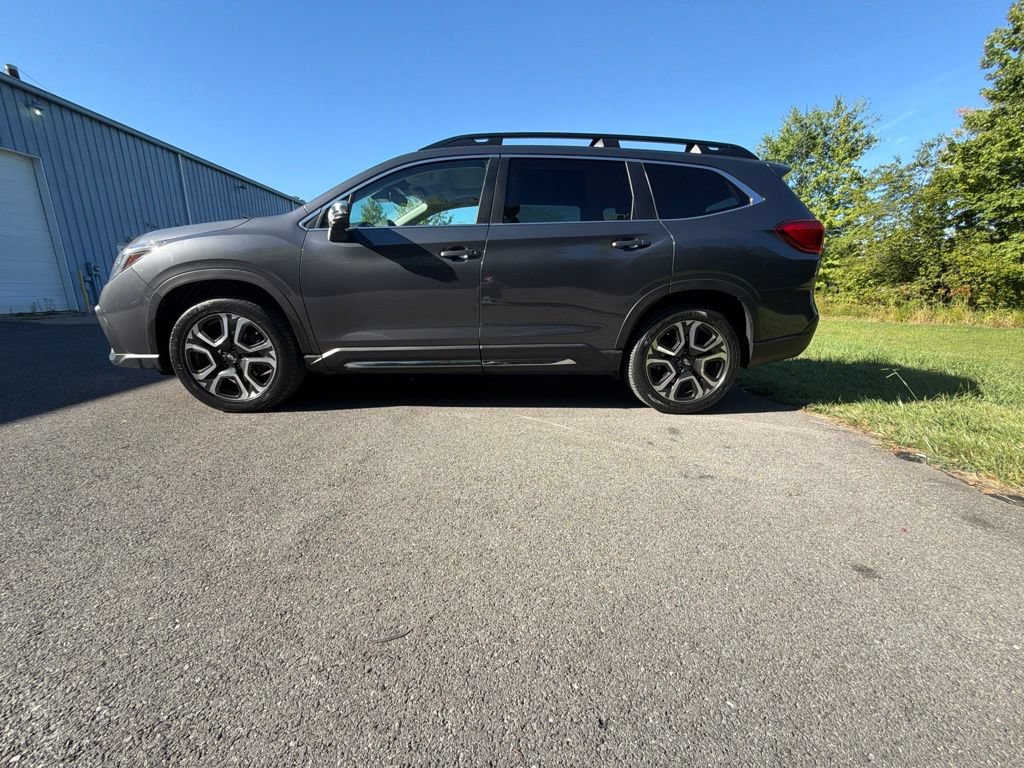Used 2023 Subaru Ascent Limited w/ Technology Package AWD/4WD image 5