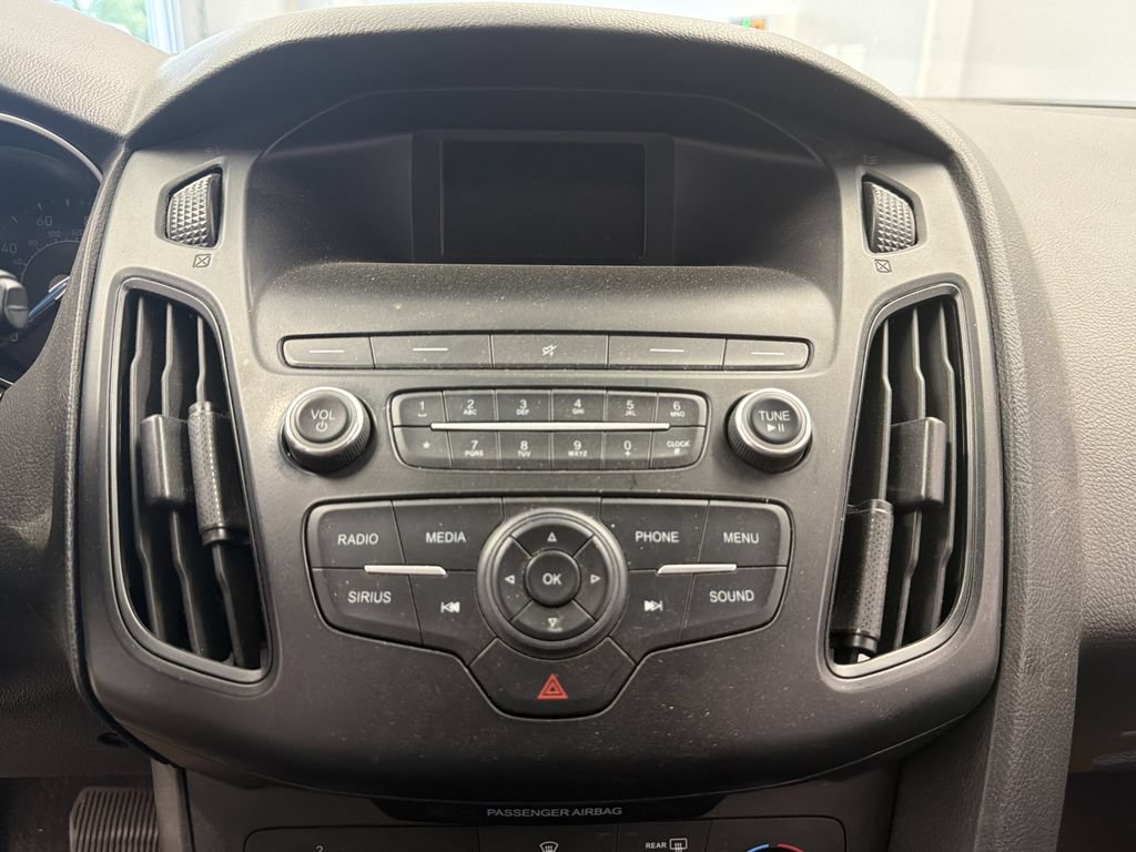 Used 2018 Ford Focus SE FWD image 28
