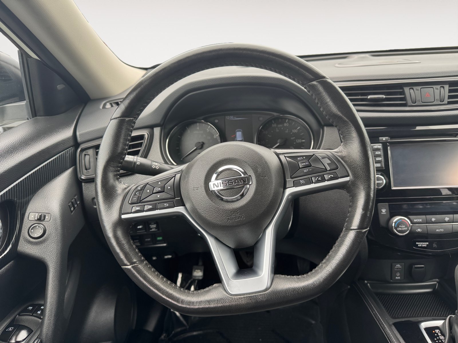 Used 2017 Nissan Rogue SL AWD/4WD image 17