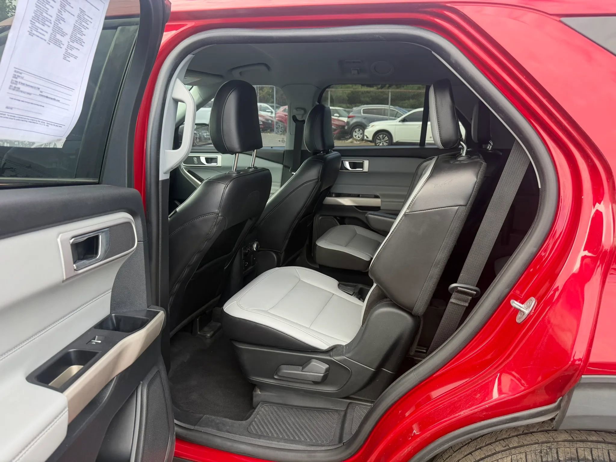 Used 2021 Ford Explorer XLT w/ Equipment Group 202A AWD/4WD image 31