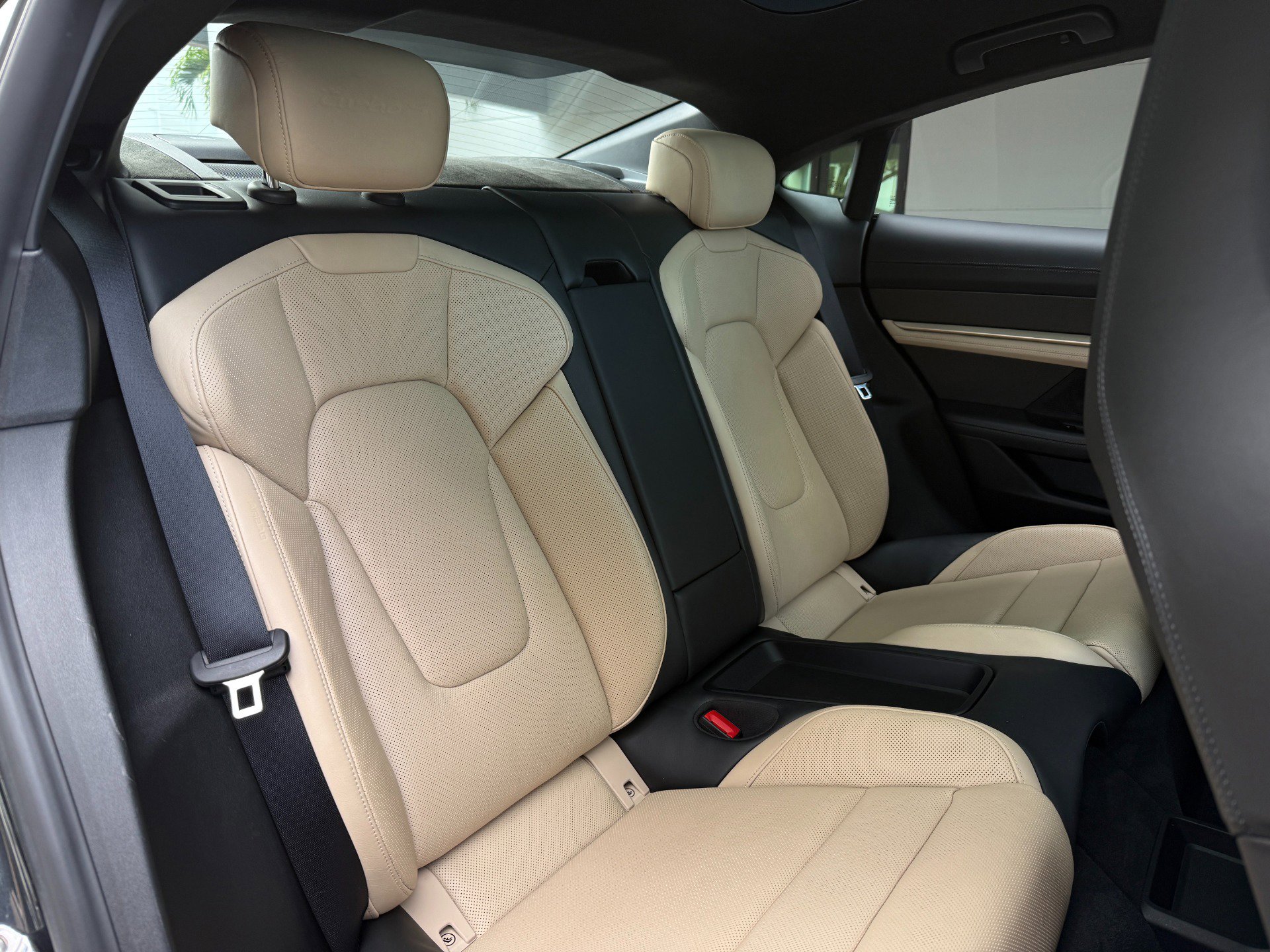 Used 2020 Porsche Taycan Turbo S image 36