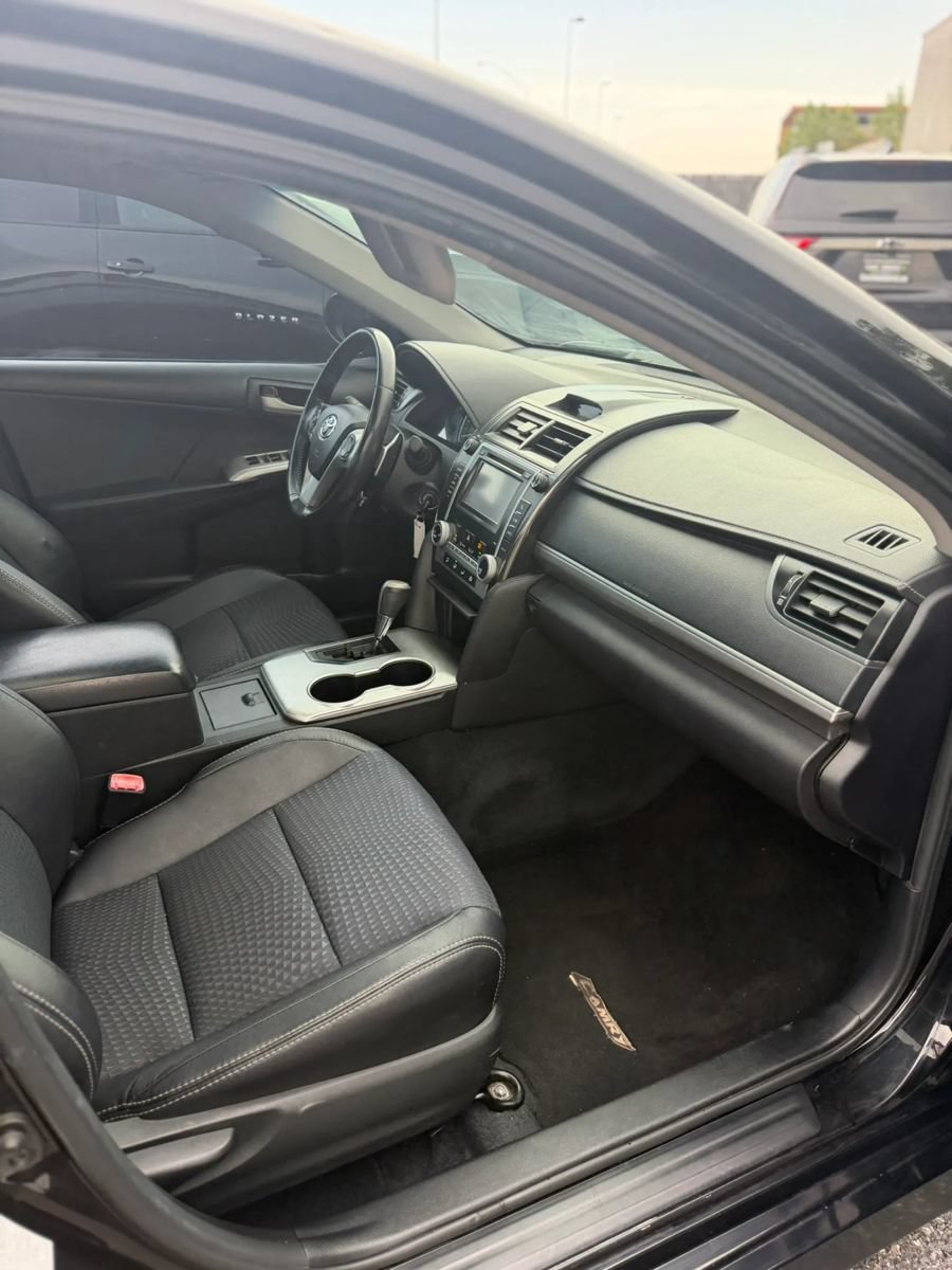 Used 2012 Toyota Camry SE FWD image 14