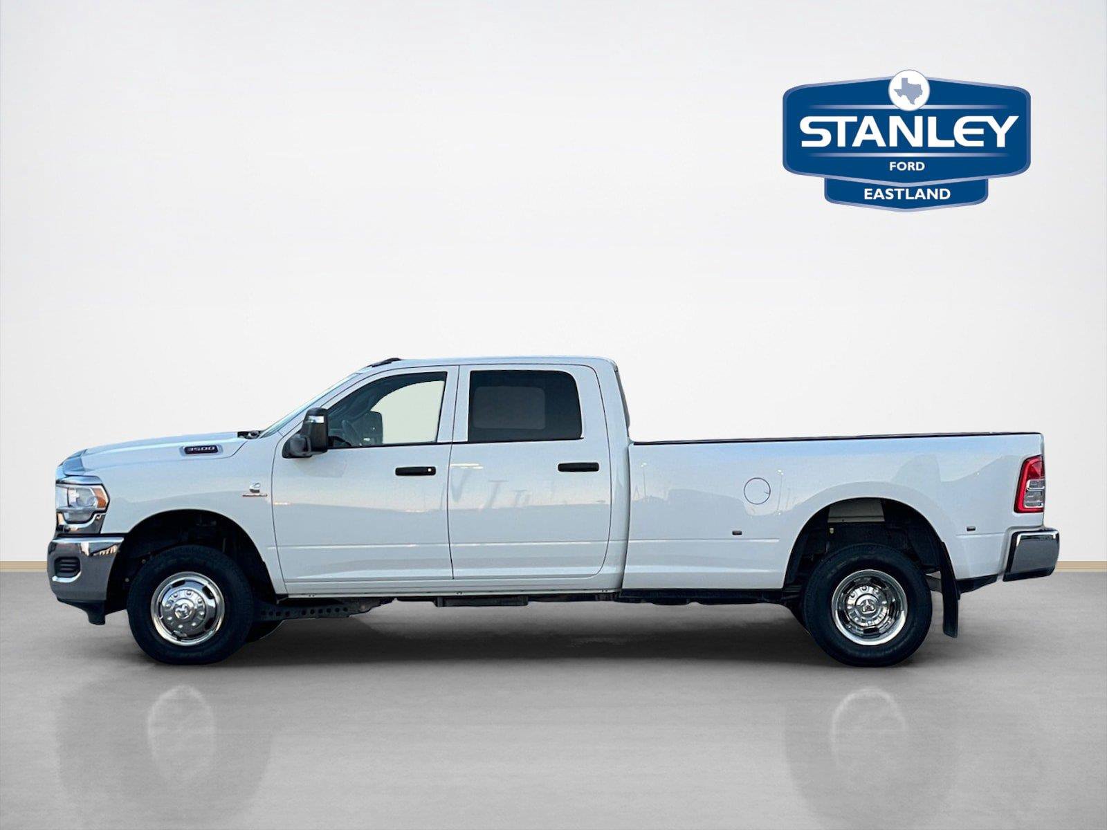 Used 2024 RAM 3500 Tradesman w/ Chrome Appearance Group AWD/4WD image 4