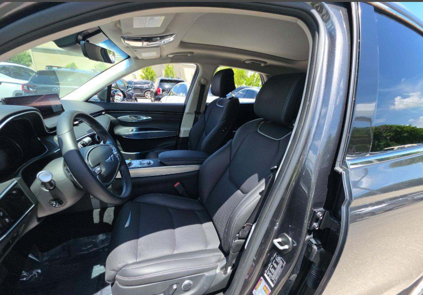 Used 2024 Genesis GV70 2.5T w/ Select Package AWD/4WD image 4