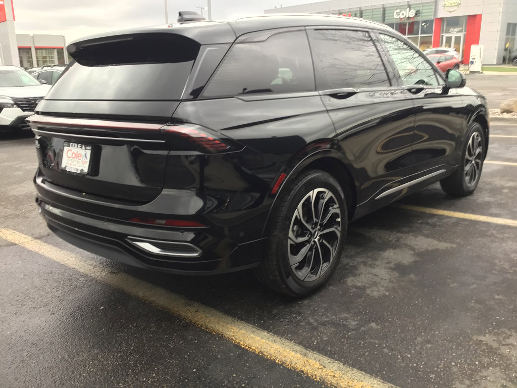 Used 2024 Lincoln Nautilus Reserve image 4