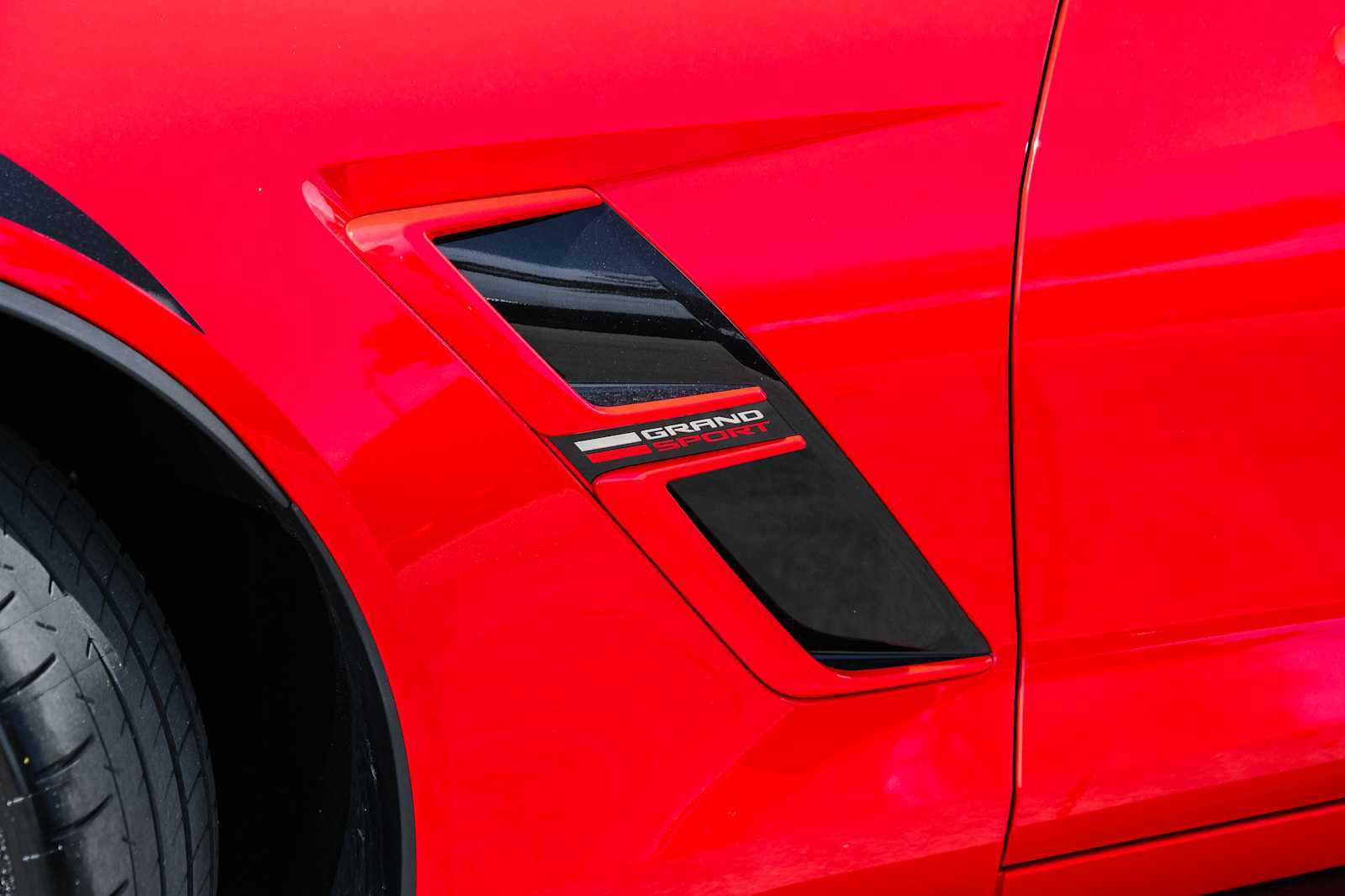 Used 2019 Chevrolet Corvette Grand Sport RWD image 3