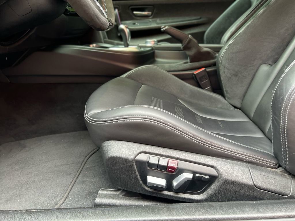 Used 2019 BMW M4 CS w/ Executive Package image 34