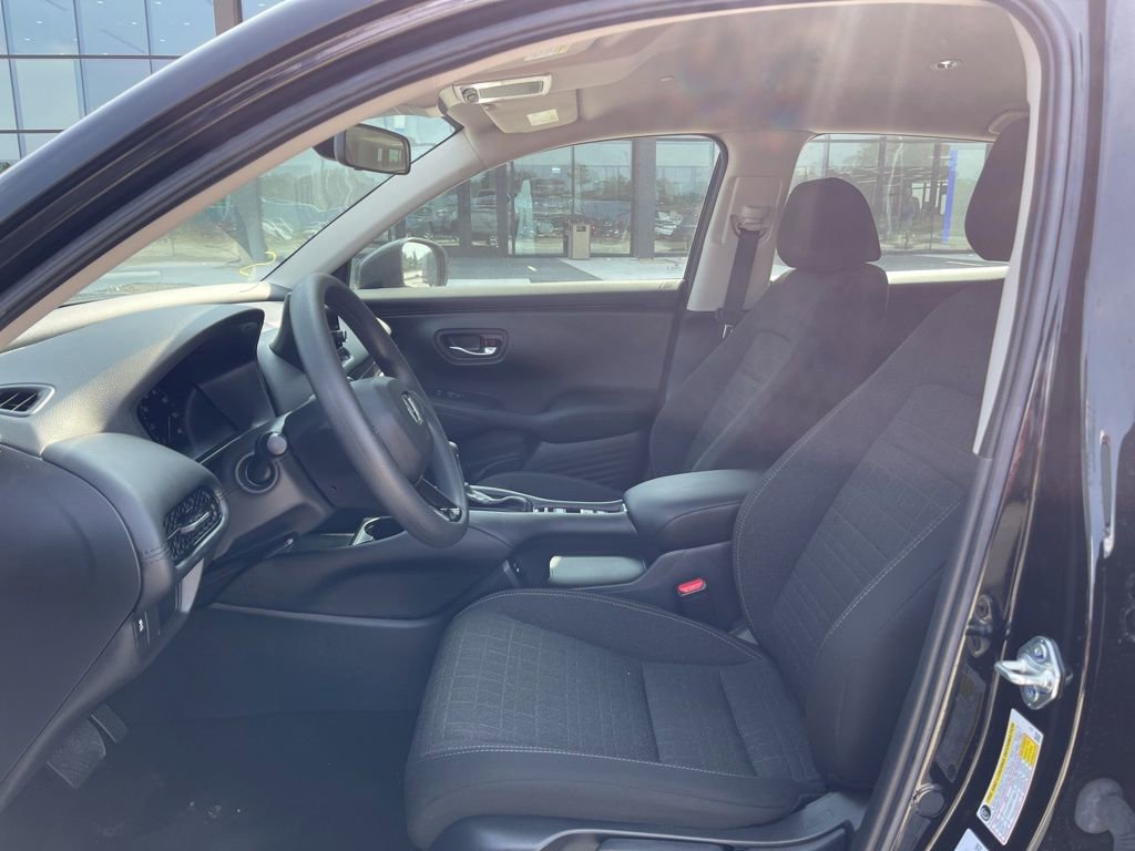 Used 2025 Honda HR-V LX image 8