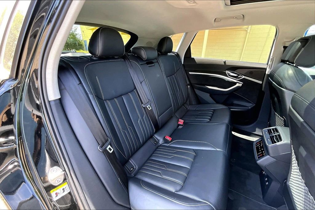 Used 2019 Audi e-tron Prestige w/ Prestige Package AWD/4WD image 20