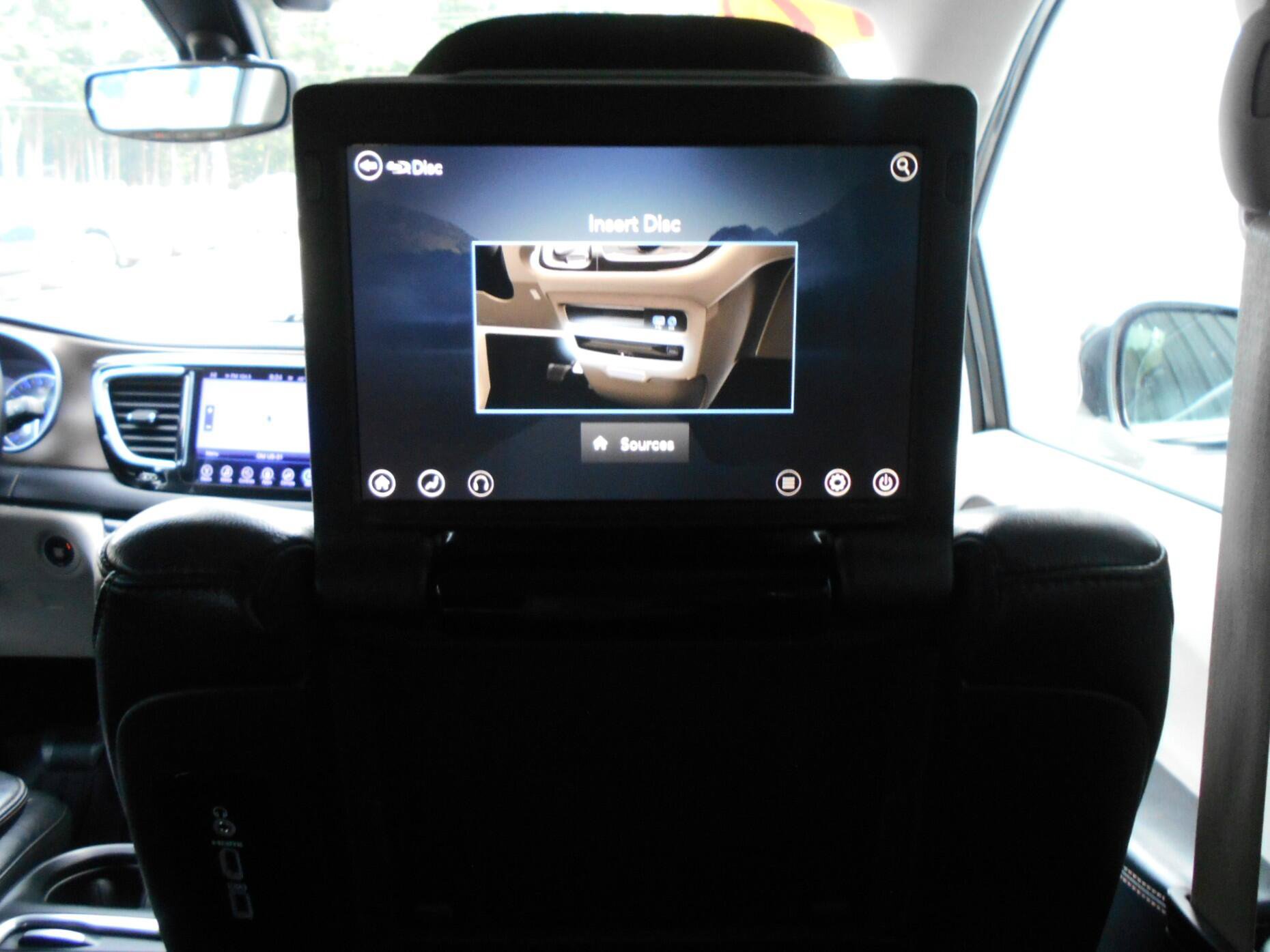 Used 2017 Chrysler Pacifica Touring-L Plus FWD image 27