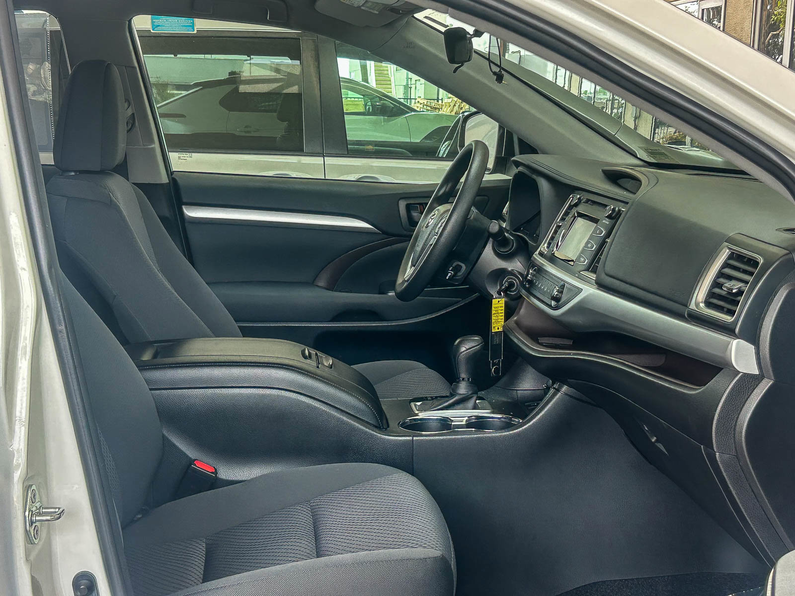 Used 2019 Toyota Highlander LE w/ Carpet Mat Package (TMS) image 16