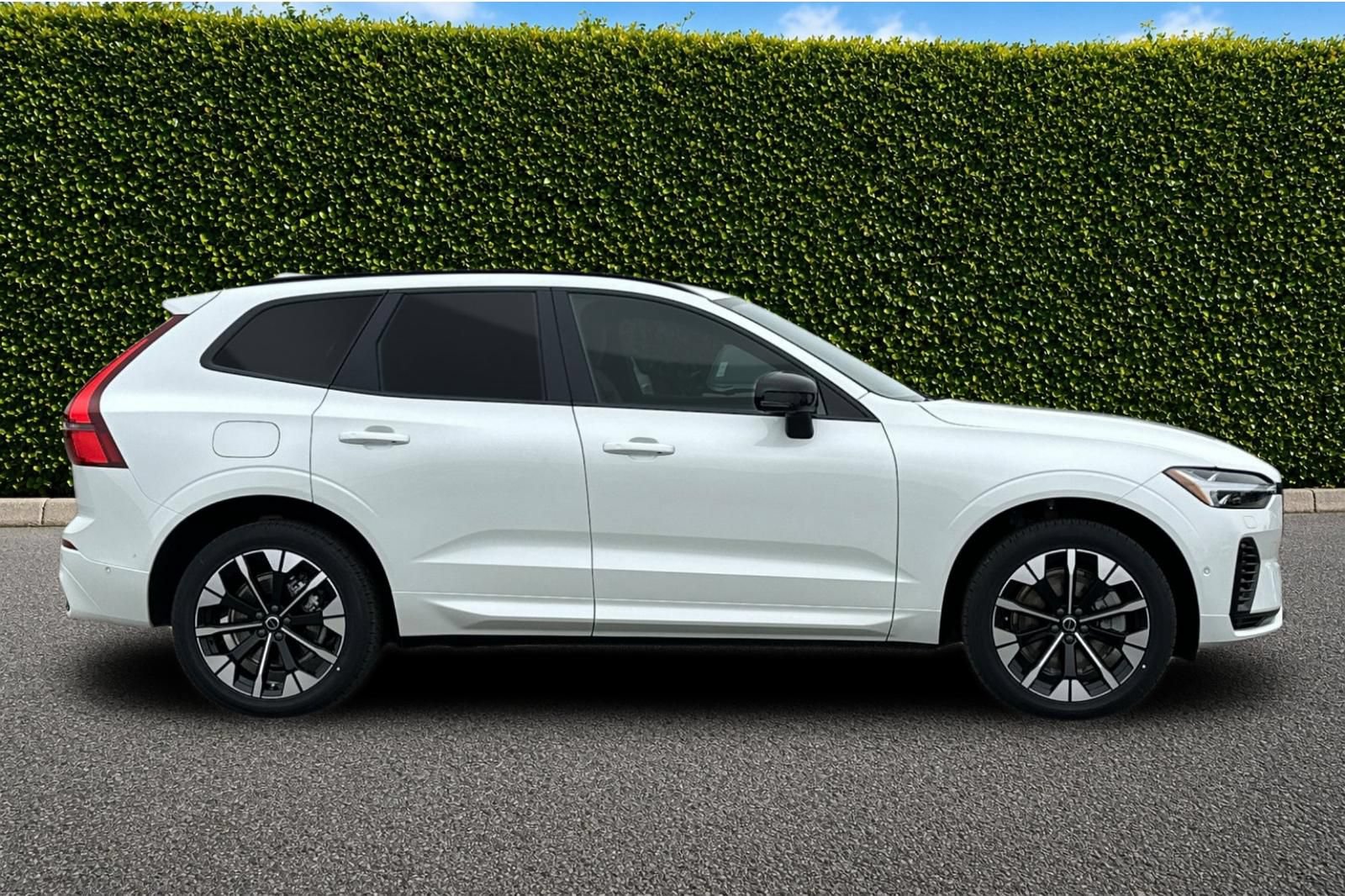 New 2026 Volvo XC60 T8 Plus w/ Climate Package PRO AWD/4WD image 7