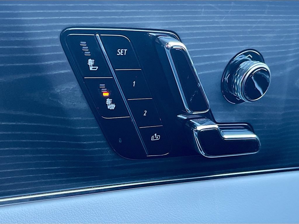 Used 2025 Cadillac Lyriq Luxury AWD/4WD image 21