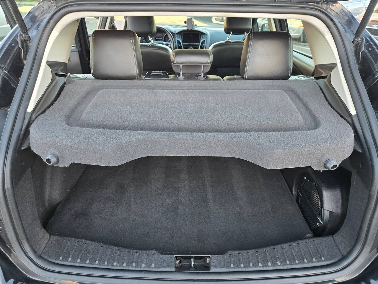 Used 2012 Ford Focus Titanium FWD image 27