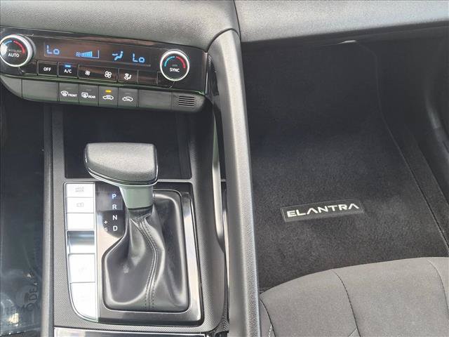 Certified 2025 Hyundai Elantra Hybrid FWD image 13