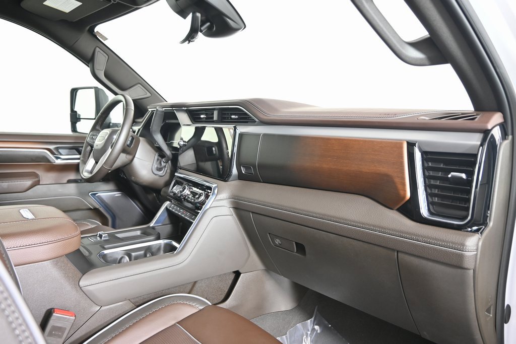 Used 2025 GMC Sierra 3500 Denali w/ Denali Reserve Package image 15