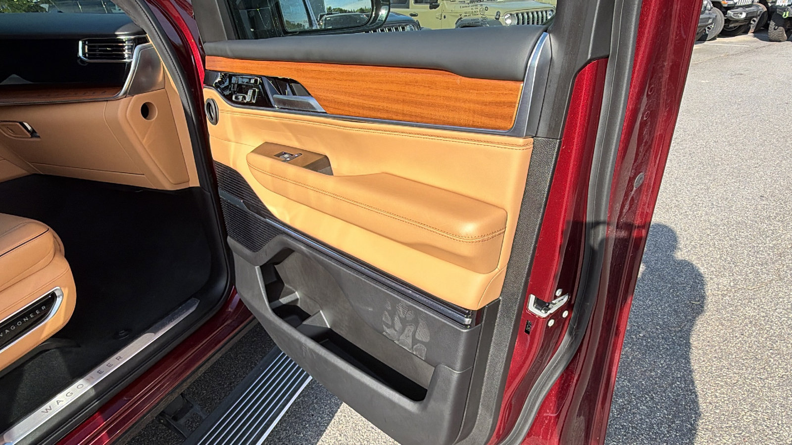 Used 2025 Jeep Grand Wagoneer L Series III AWD/4WD image 18