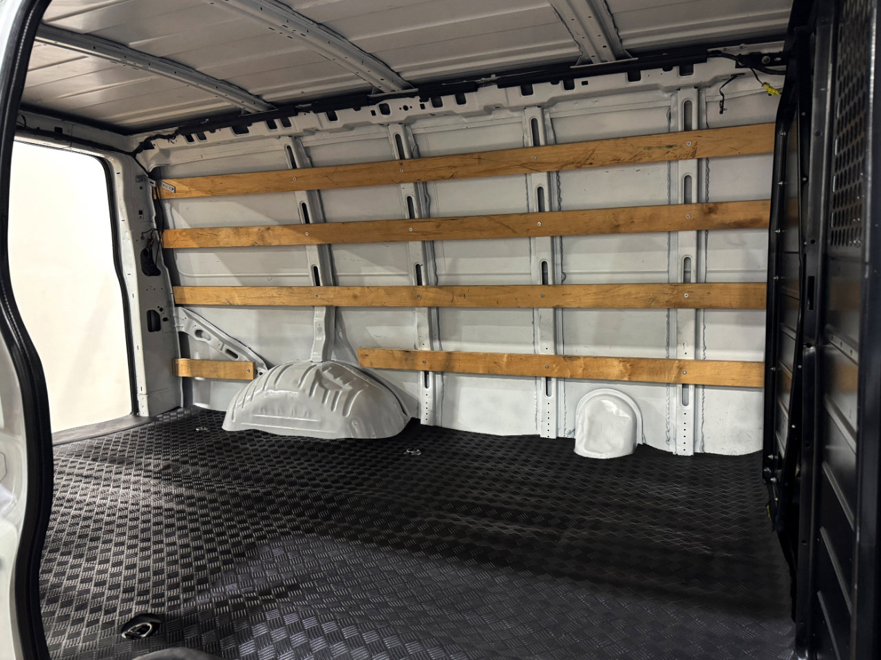 Used 2019 Chevrolet Express 2500 w/ Driver Convenience Package image 27