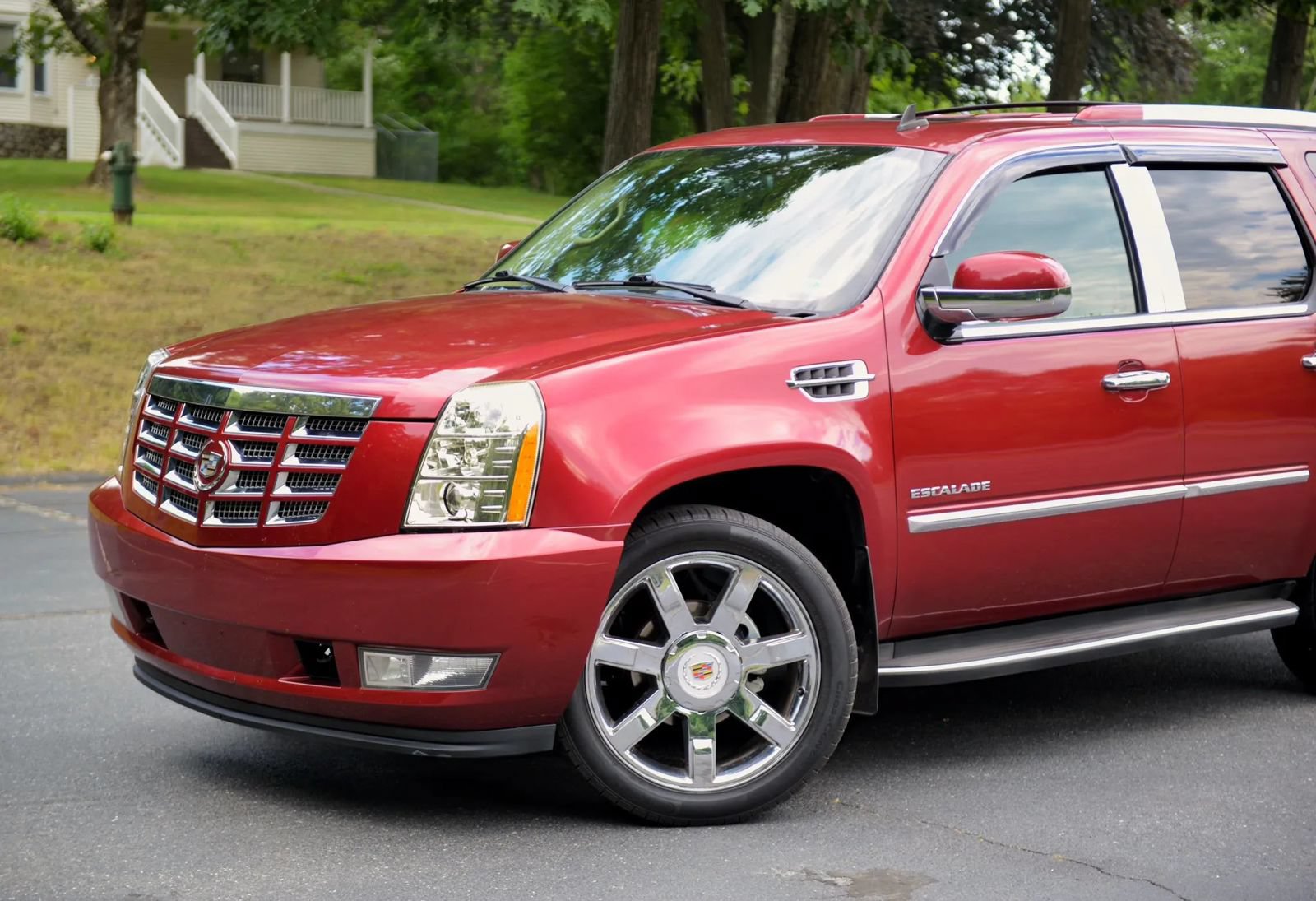 Used 2010 Cadillac Escalade Luxury AWD/4WD image 16