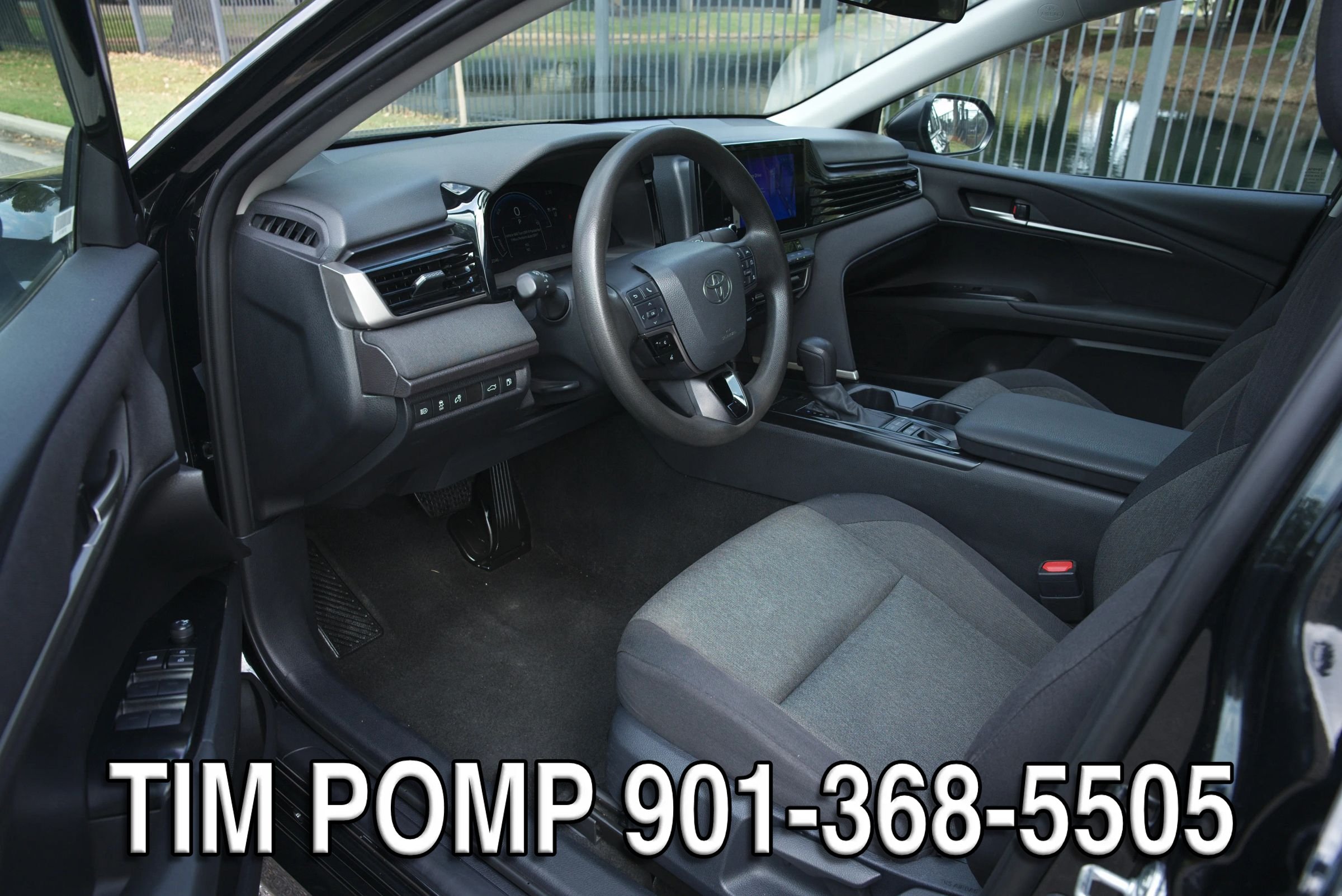 Used 2025 Toyota Camry LE FWD image 10