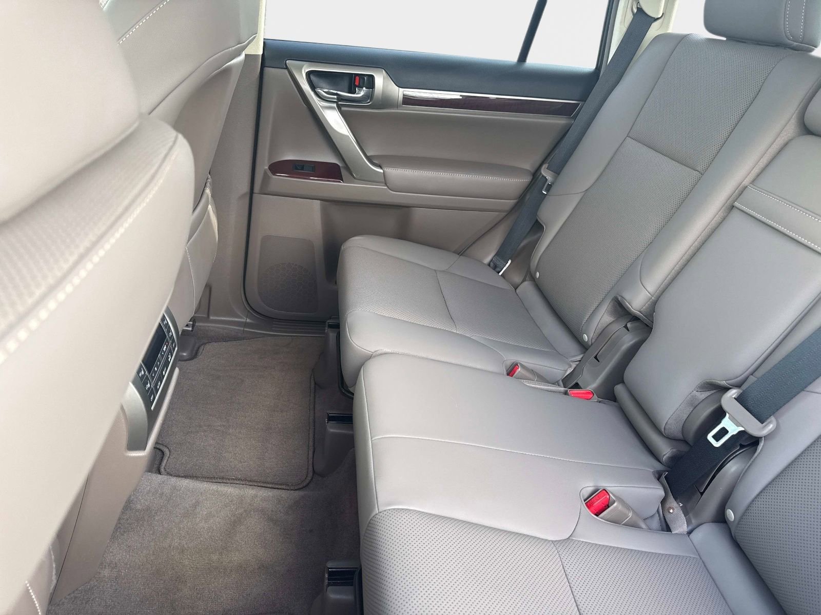 Used 2019 Lexus GX 460 image 17