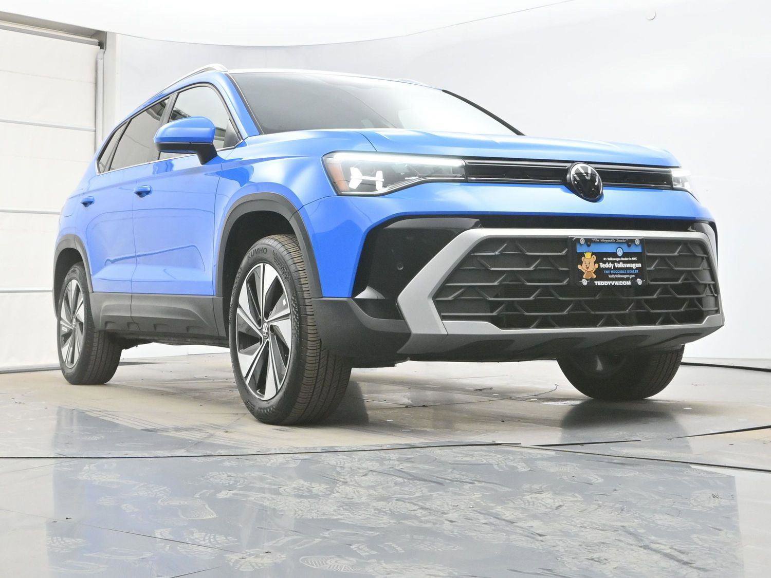 Certified 2025 Volkswagen Taos SE w/ Panoramic Sunroof Package AWD/4WD image 30