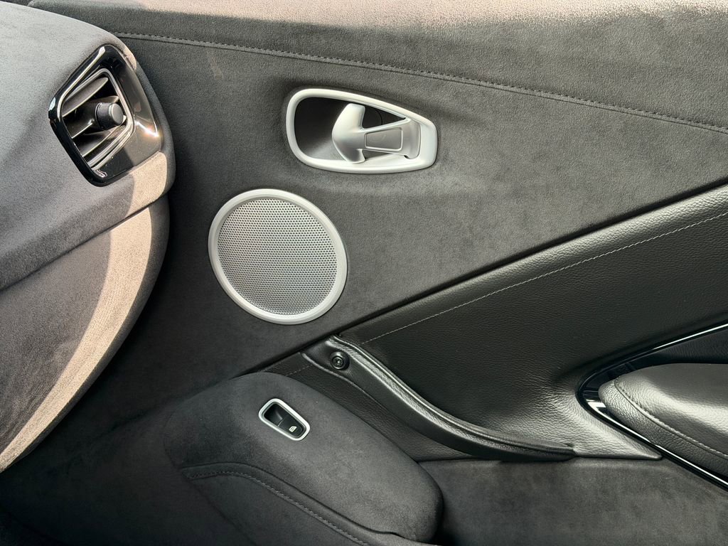 Used 2020 Aston Martin V8 Vantage Coupe image 35
