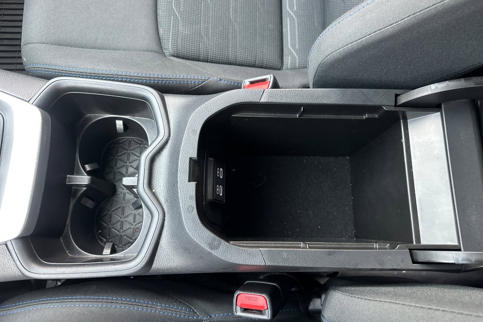 Used 2024 Toyota RAV4 SE image 33