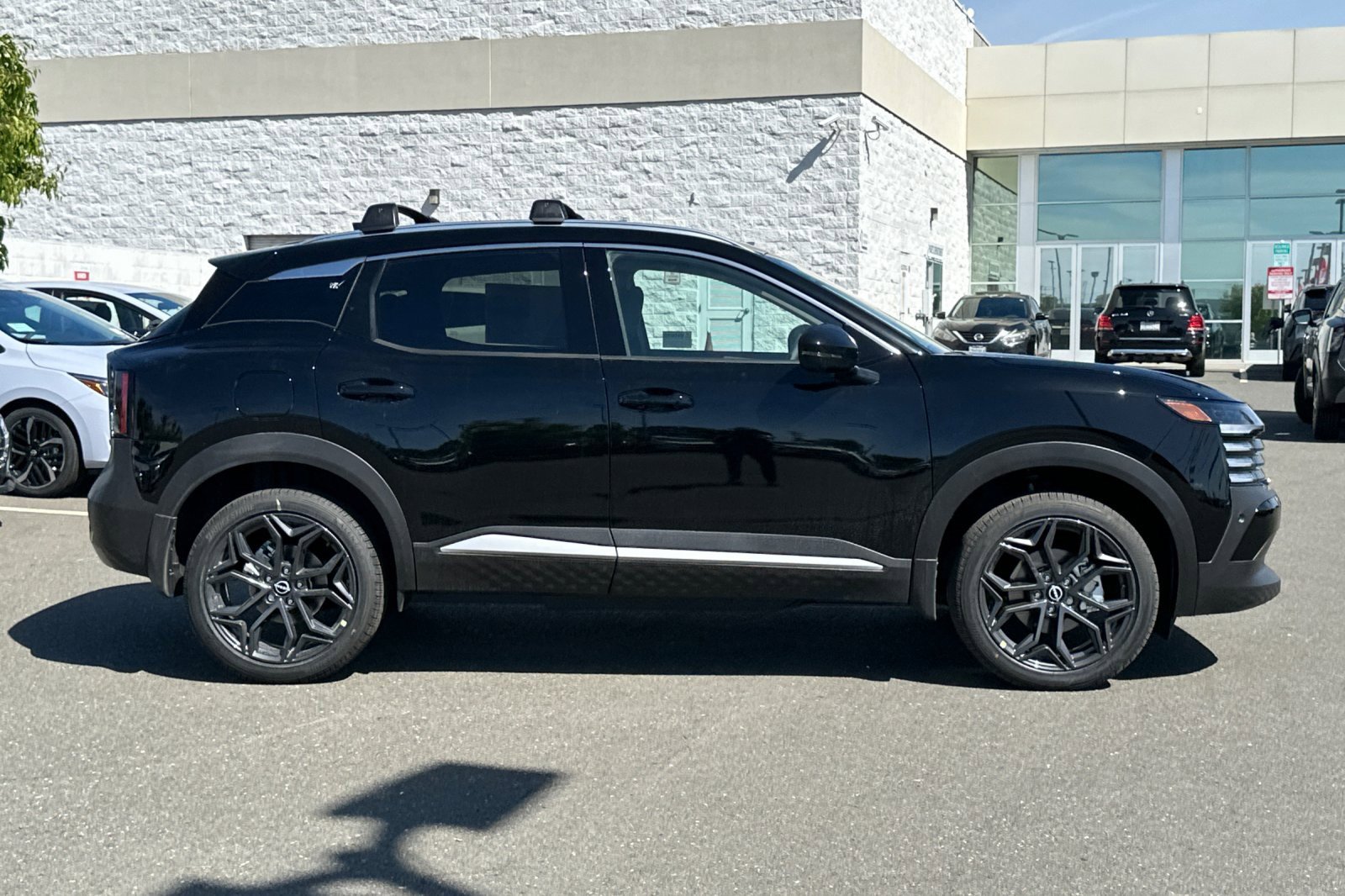 New 2025 Nissan Kicks SR image 3