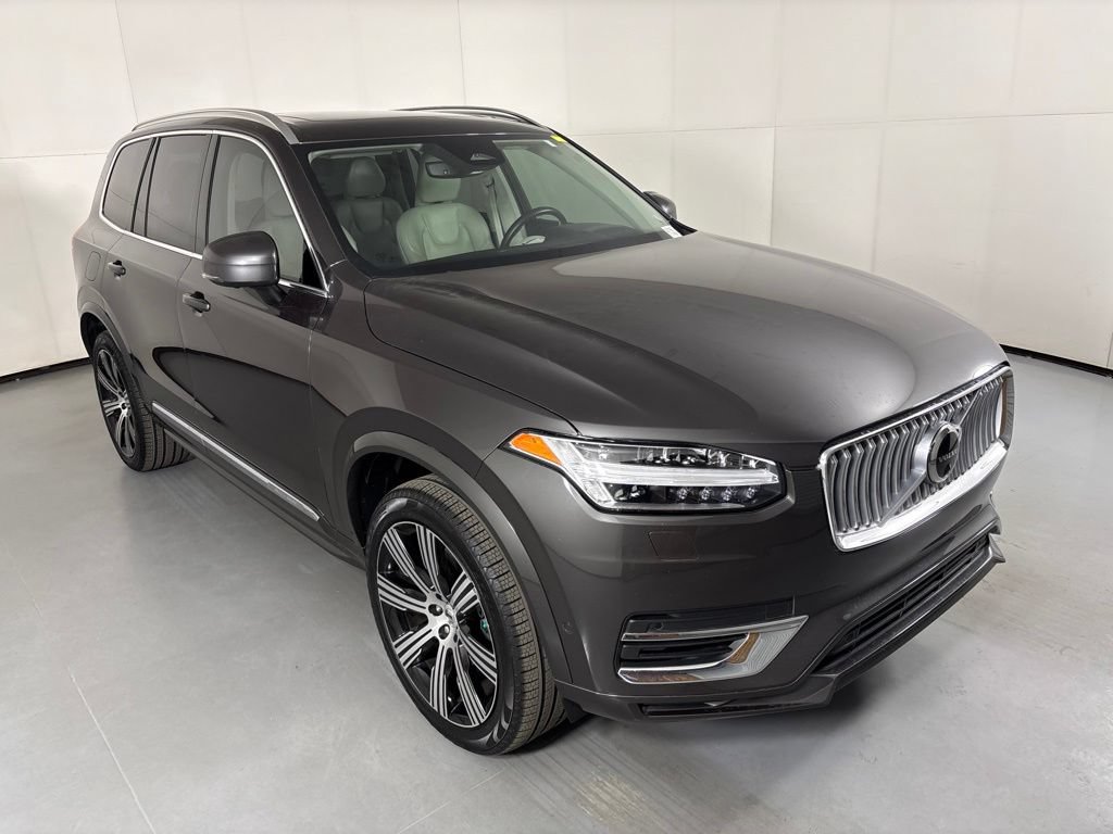 Used 2024 Volvo XC90 T8 Ultimate w/ Protection Package Premier AWD/4WD image 2