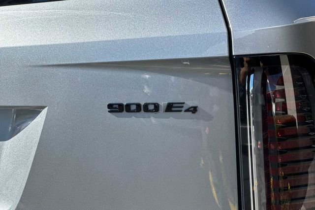 New 2026 Cadillac Vistiq Sport w/ LPO, Floor Liner Package image 27