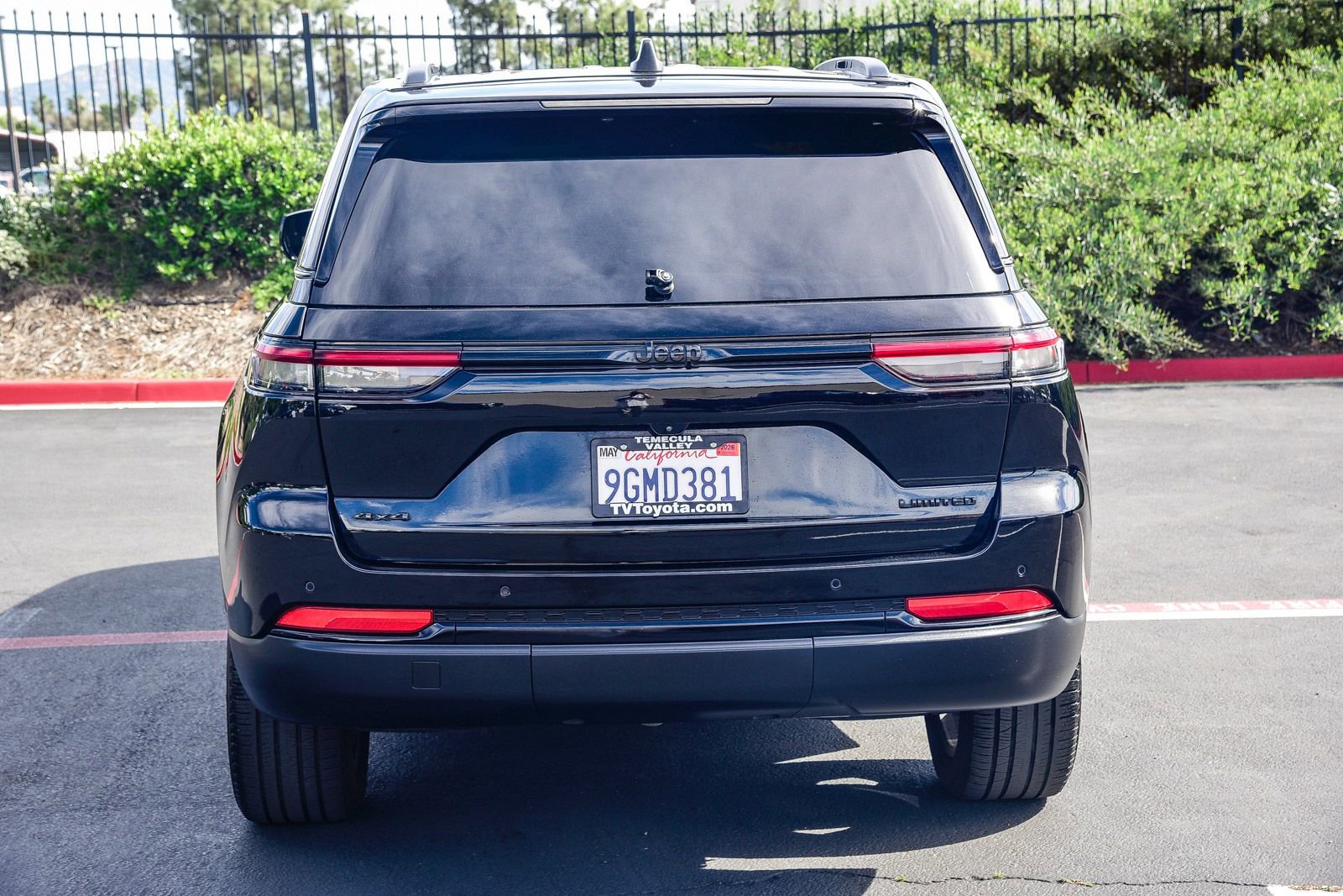 Used 2023 Jeep Grand Cherokee Limited w/ Black Appearance Package image 6