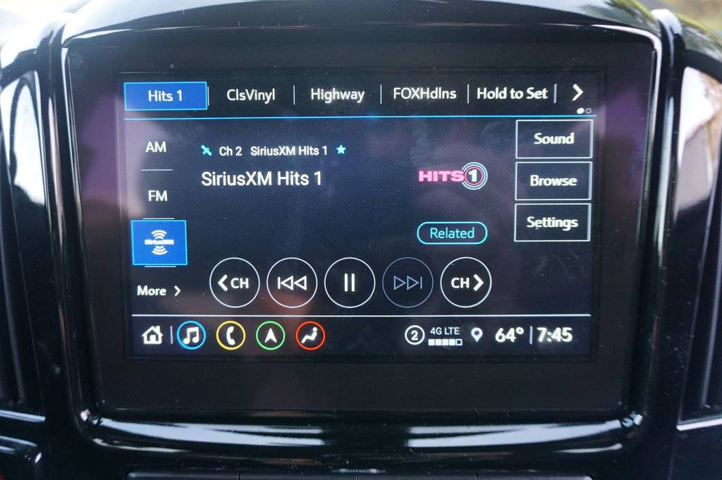 Used 2023 Chevrolet Traverse RS image 11