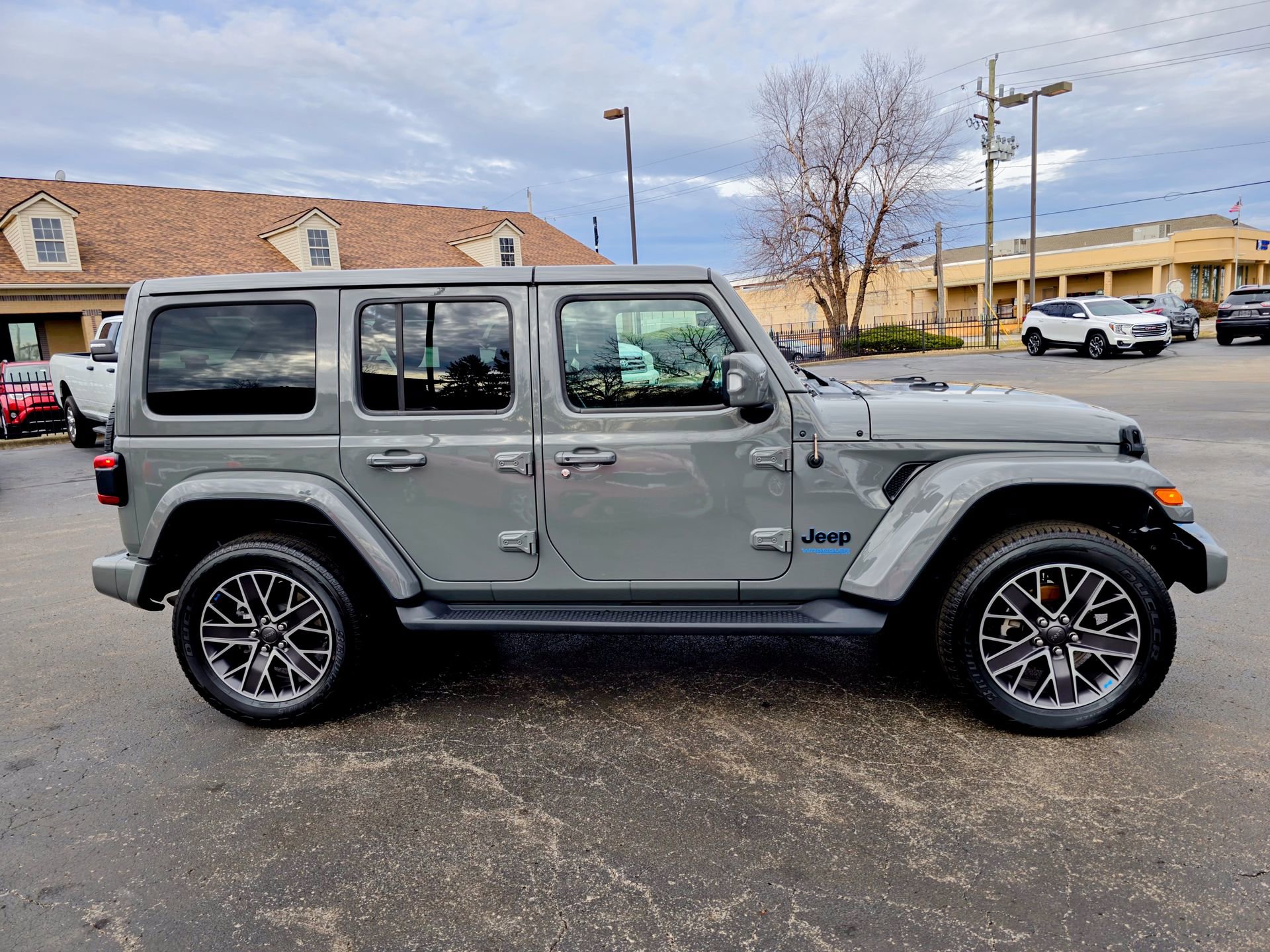 Used 2022 Jeep Wrangler Unlimited Sahara image 27