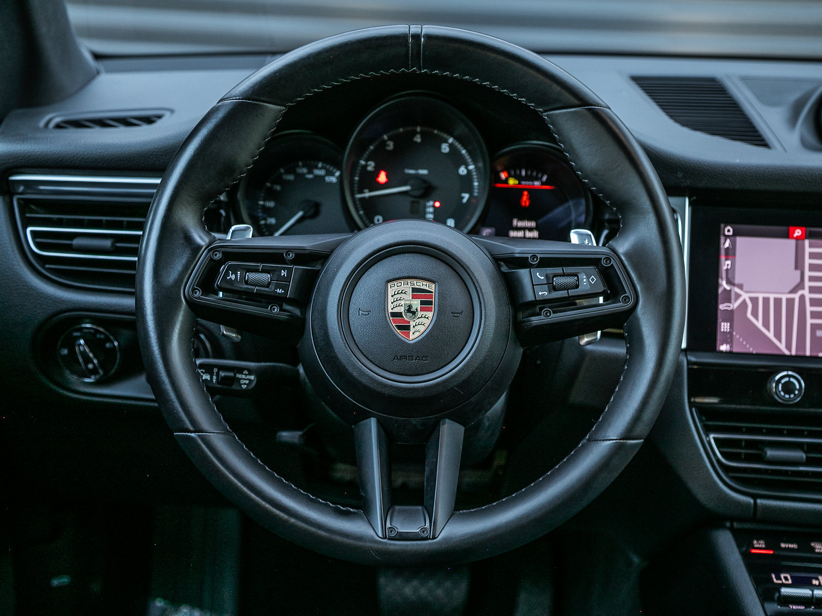Certified 2023 Porsche Macan AWD/4WD image 13