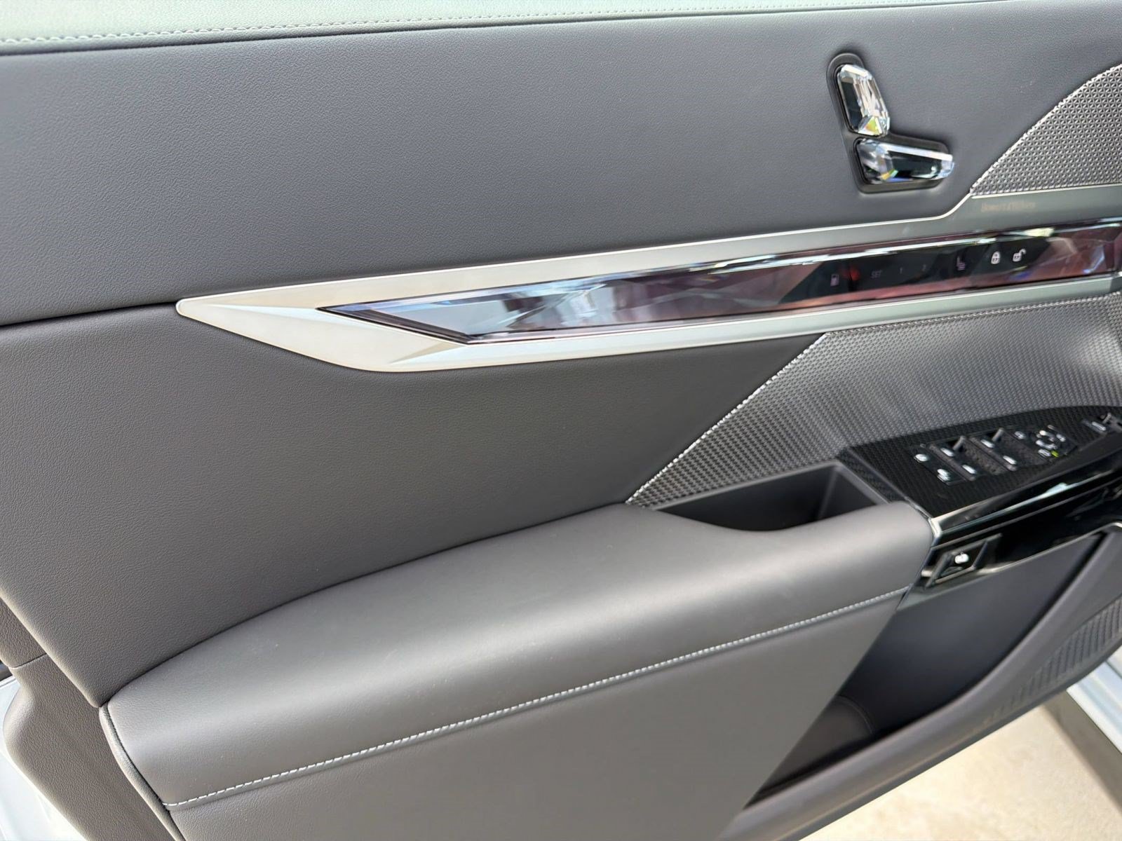 New 2026 BMW 750e xDrive AWD/4WD image 13