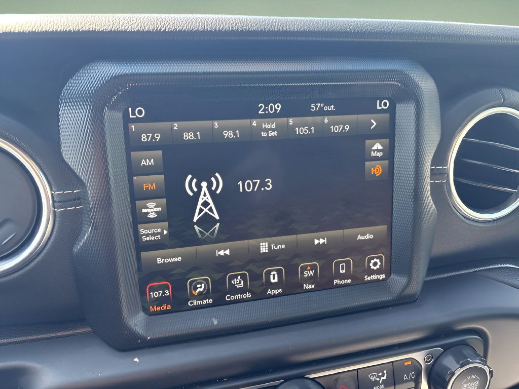 Used 2022 Jeep Wrangler Unlimited Sahara w/ Cold Weather Group AWD/4WD image 11