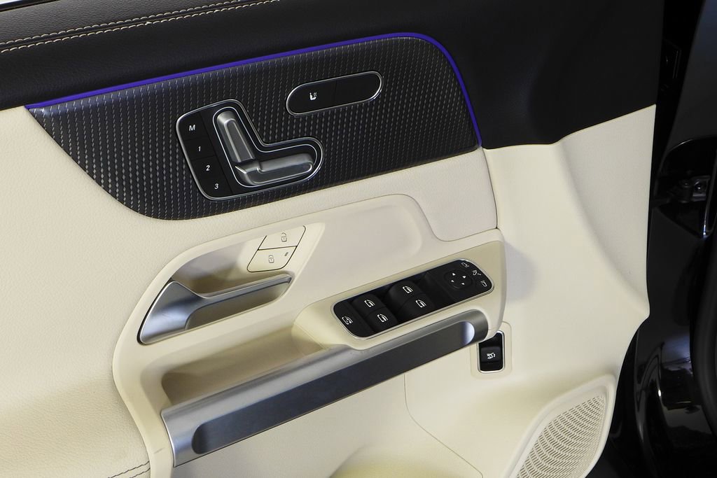 Used 2020 Mercedes-Benz GLB 250 image 12