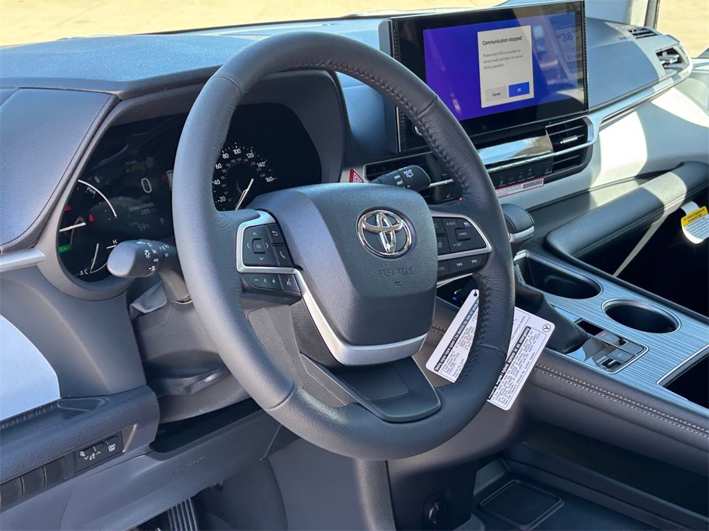 New 2026 Toyota Sienna XLE image 7