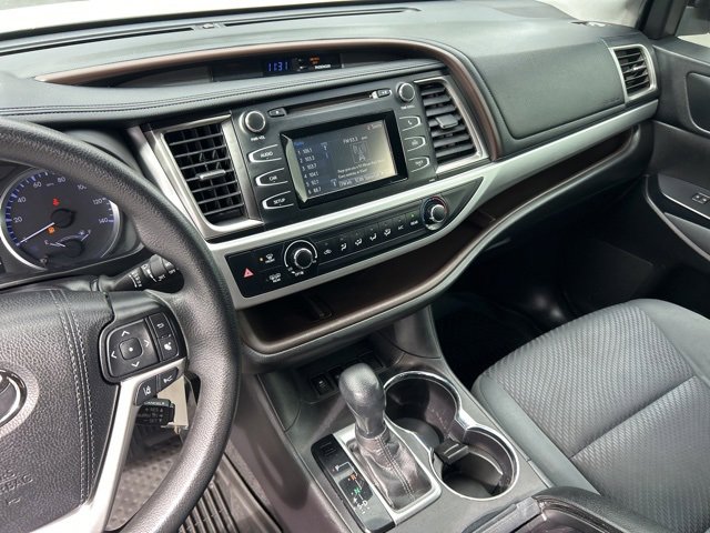 Used 2019 Toyota Highlander LE image 32